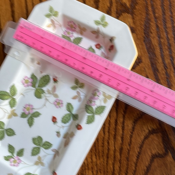 Wedgwood "Wild Strawberry" Long Octagonal Rectangular Tray - Picture 4 of 6